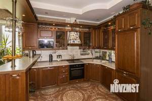 Дом 220м&sup2;, 2-этажный, участок 9 сот.  