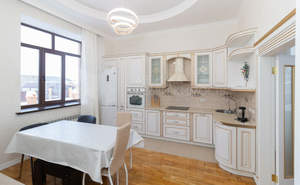 Дом 382м&sup2;, 3-этажный, участок 15 сот.  