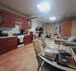 Дом 760м&sup2;, 3-этажный, участок 8 сот.  