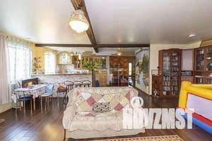 Дом 364м&sup2;, 2-этажный, участок 10 сот.  