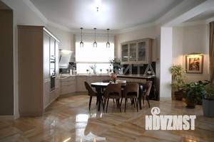 Дом 354м&sup2;, 2-этажный, участок 16 сот.  