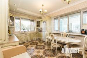 Коттедж 391м&sup2;, 2-этажный, участок 19 сот.  