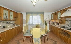 Дом 275м&sup2;, 3-этажный, участок 6 сот.  