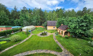 Дом 300м&sup2;, 3-этажный, участок 15 сот.  