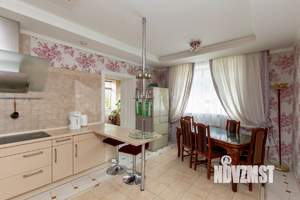 Коттедж 274м², 2-этажный, участок 15 сот.  