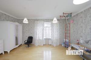 Дом 613м&sup2;, 4-этажный, участок 20 сот.  