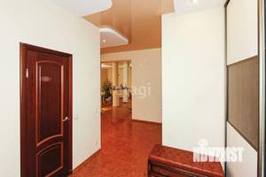 Дом 264м², 3-этажный, участок 14 сот.  