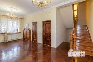 Дом 347м&sup2;, 2-этажный, участок 11 сот.  