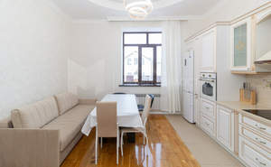 Дом 382м&sup2;, 3-этажный, участок 15 сот.  