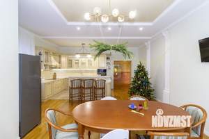 Дом 370м&sup2;, 3-этажный, участок 15 сот.  