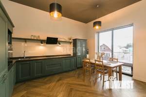 Дом 240м&sup2;, 2-этажный, участок 6 сот.  