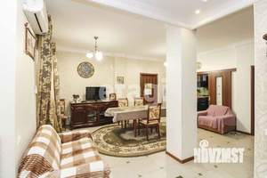 Дом 272м², 2-этажный, участок 15 сот.  