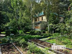 Дом 439м&sup2;, 2-этажный, участок 15 сот.  