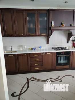 Дом 349м&sup2;, 2-этажный, участок 10 сот.  