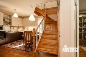 Дом 180м&sup2;, 2-этажный, участок 4 сот.  