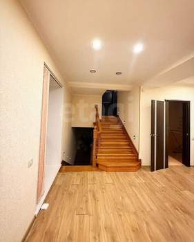 Дом 366м&sup2;, 3-этажный, участок 15 сот.  