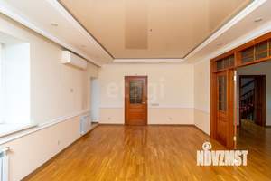Дом 242м², 3-этажный, участок 15 сот.  