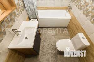 Дом 80м&sup2;, 2-этажный, участок 10 сот.  