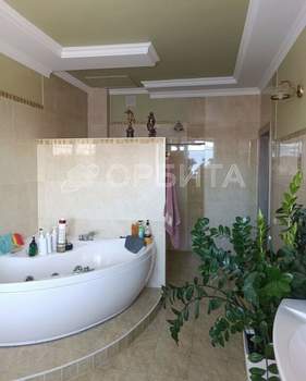 Дом 358м&sup2;, 2-этажный, участок 0 сот.  