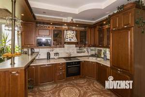 Дом 220м², 2-этажный, участок 9 сот.  