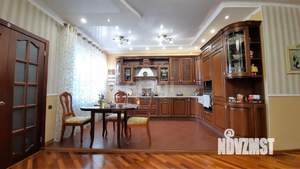 Дом 378м&sup2;, 3-этажный, участок 7 сот.  