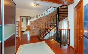 Дом 306м&sup2;, 2-этажный, участок 6 сот.  