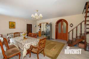 Дом 174м&sup2;, 2-этажный, участок 4 сот.  