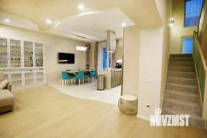 Дом 203м&sup2;, 2-этажный, участок 8 сот.  