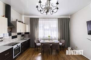 Дом 200м&sup2;, 2-этажный, участок 6 сот.  