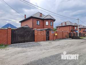 Дом 200м&sup2;, 2-этажный, участок 6 сот.  