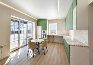 Дом 183м&sup2;, 2-этажный, участок 8 сот.  