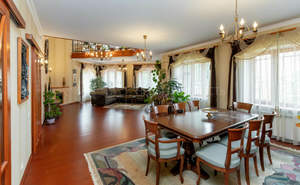 Дом 306м&sup2;, 2-этажный, участок 6 сот.  