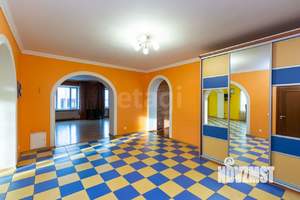 Дом 403м&sup2;, 2-этажный, участок 10 сот.  