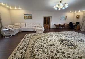 Дом 298м&sup2;, 2-этажный, участок 10 сот.  