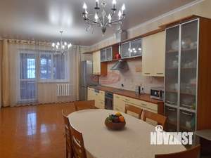 Коттедж 220м², 2-этажный, участок 10 сот.  