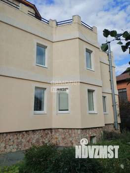 Коттедж 392м², 3-этажный, участок 10 сот.  