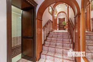 Дом 1571м², 3-этажный, участок 16 сот.  