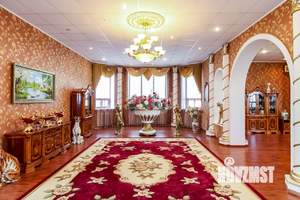 Дом 583м&sup2;, 3-этажный, участок 18 сот.  