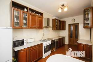 Коттедж 270м², 2-этажный, участок 6 сот.  