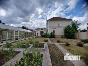 Дом 425м&sup2;, 3-этажный, участок 17 сот.  