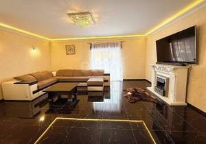 Дом 366м&sup2;, 3-этажный, участок 15 сот.  