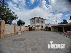 Дом 425м&sup2;, 2-этажный, участок 16 сот.  