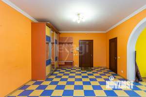 Дом 403м&sup2;, 2-этажный, участок 10 сот.  