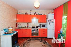 Дом 100м&sup2;, 2-этажный, участок 5 сот.  