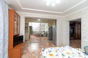 Дом 240м&sup2;, 2-этажный, участок 10 сот.  