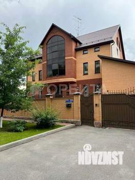 Дом 1056м&sup2;, 2-этажный, участок 15 сот.  