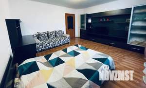 1-к квартира, посуточно, 42м2, 4/10 этаж