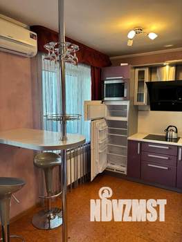 Студия квартира, посуточно, 39м2, 1/9 этаж