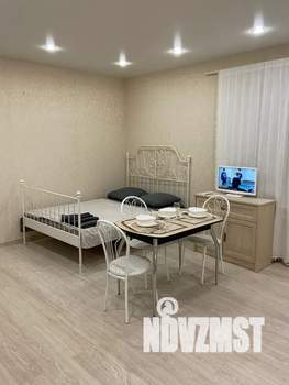 Студия квартира, посуточно, 36м2, 1/20 этаж