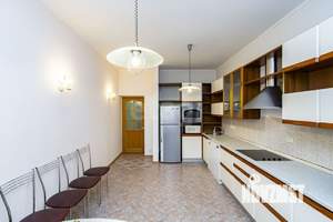 4-к квартира, на длительный срок, 139м2, 2/6 этаж
